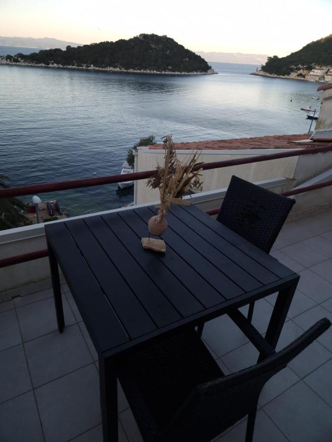 Ana * Lastovo